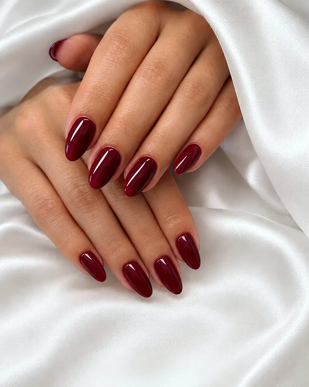 Rote UV-Gel Nägel
