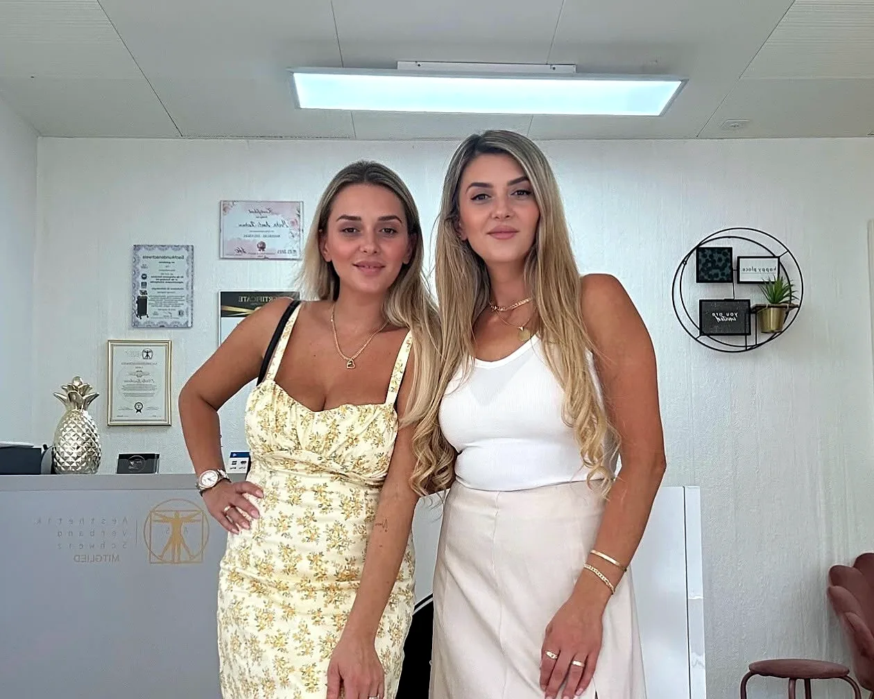 Mrika und Lajde am Empfang von Twins Beauty